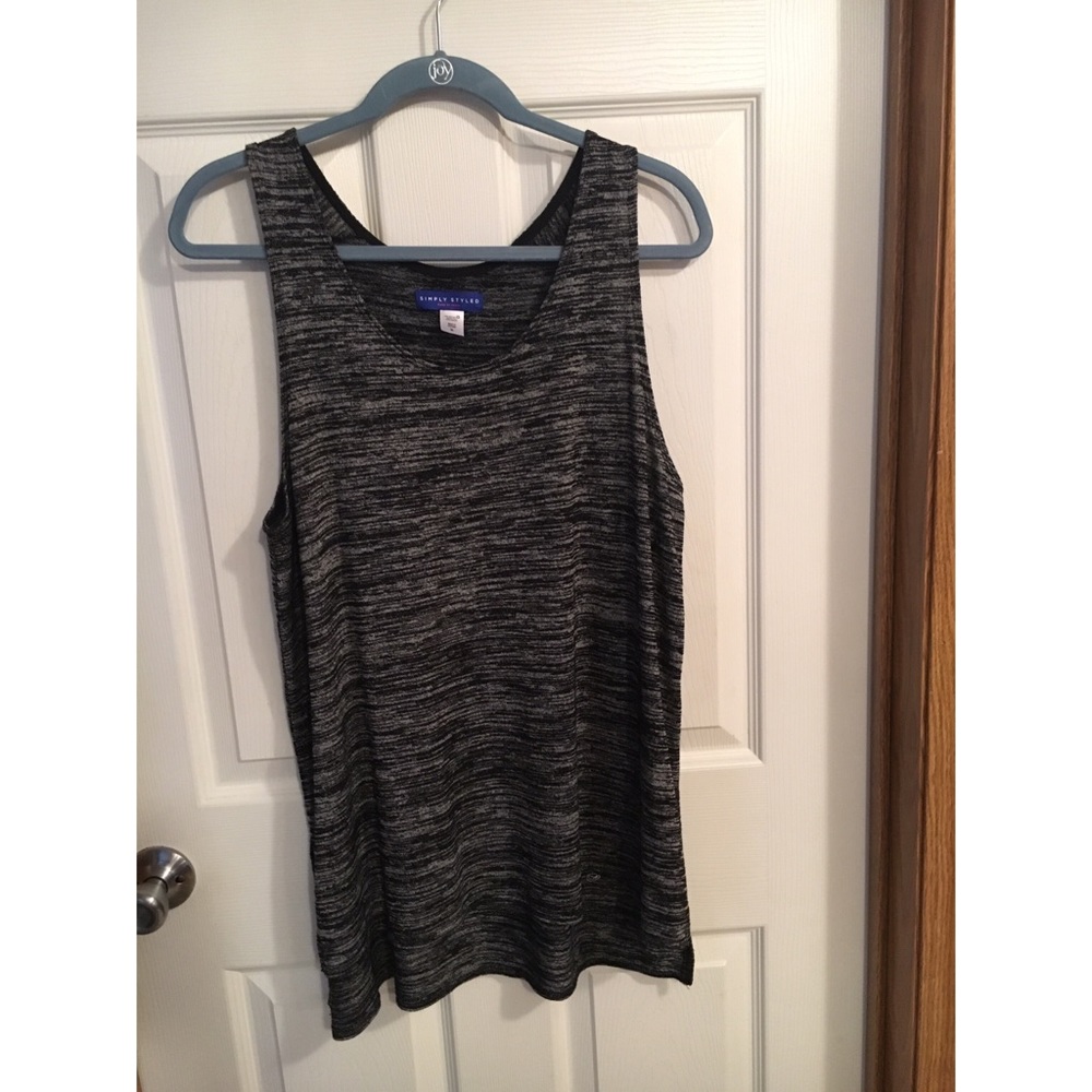 SLEEVELESS BLOUSE